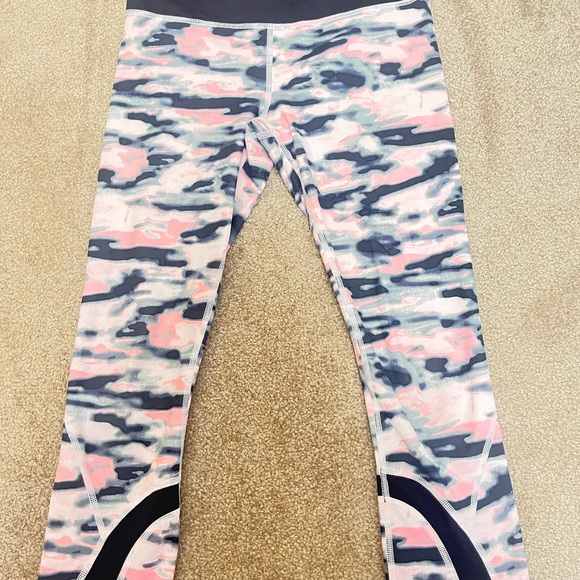 Lululemon - Pink Camo leggings - Picture 1 of 4